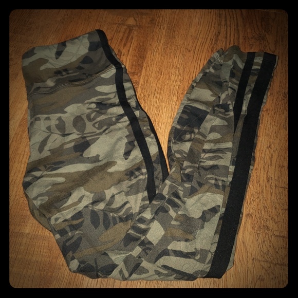 Express Pants - Express Camo print leggings